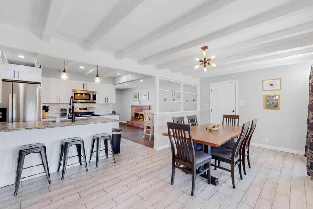 Stunning Upper Family Unit With King Beds & Yard * Denver