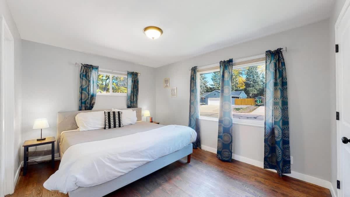 Holiday home Stunning Upper Family Unit With King Beds & Yard