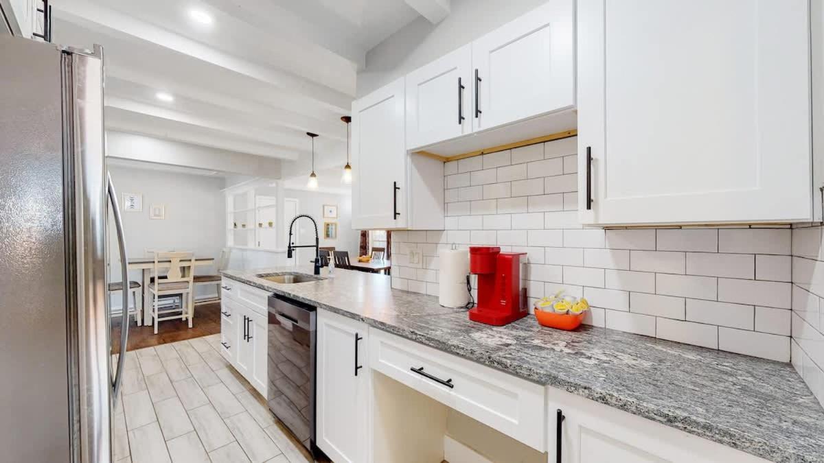 Stunning Upper Family Unit With King Beds & Yard * Denver