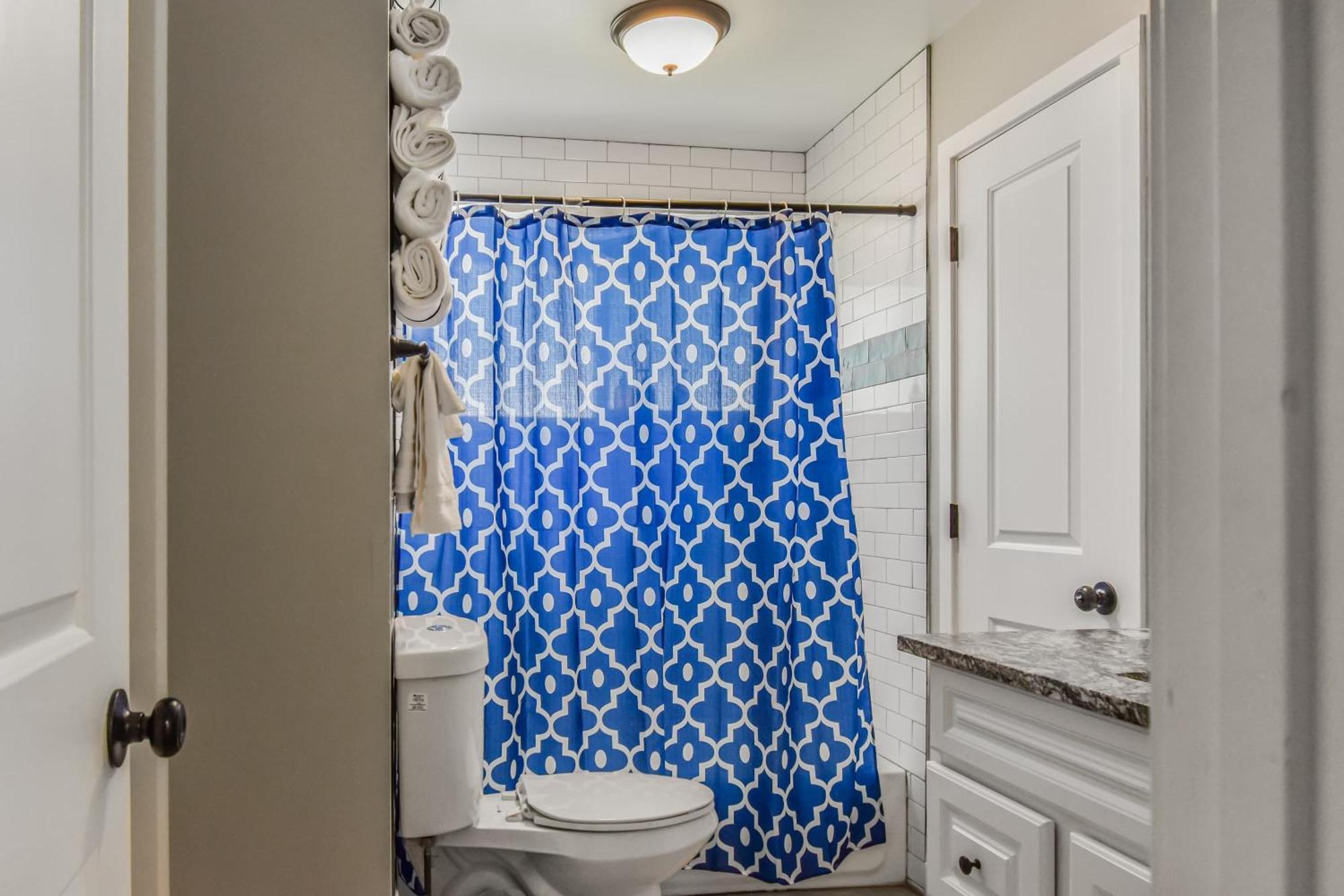 Stunning Upper Family Unit With King Beds & Yard Holiday home Denver